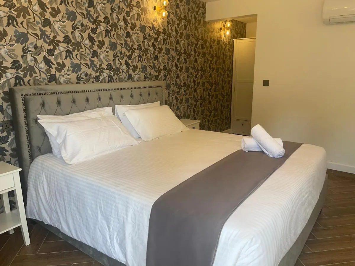 The Red Farm Relais & Spa Iklin Hotel